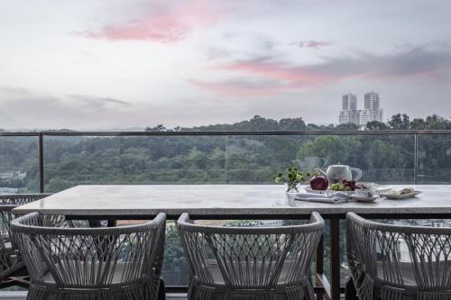 EmbassyTerraceGardens-28-copy