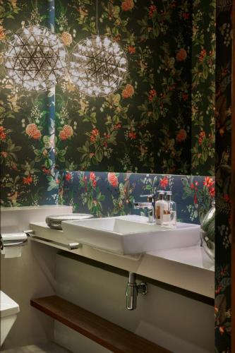 EmbassyTerraceGardens-50-copy